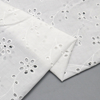 Vente chaude populaire oeillet fleur broderie pur coton tissu pour robe d'été
