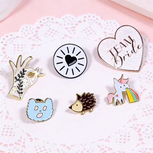 Servicio Profesional Gratuito <span class=keywords><strong>de</strong></span> Personalización, Lindos Pins <span class=keywords><strong>de</strong></span> Esmalte Duro con Logotipo <span class=keywords><strong>de</strong></span> Anime, <span class=keywords><strong>de</strong></span> Metal, para Sombreros y Ropa - Product Image 1