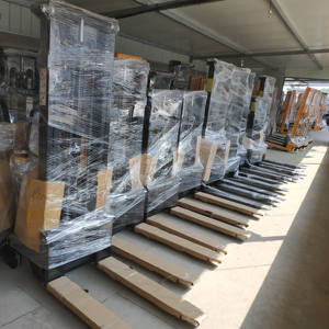 Apilador Semi-Eléctrico de 2 Toneladas de Operación Vertical, Venta Directa de Fábrica Jingxin, Montacargas Eléctrico con Llantas Sólidas para Uso en Interiores, de Tres Etapas - Product Image 5