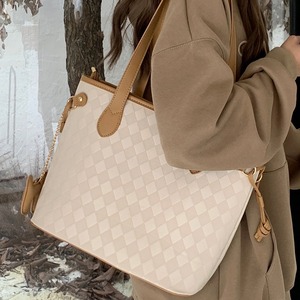 Sac à bandoulière pour femme grande capacité, motif à carreaux blanc et marron, fermeture éclair, détail chaîne, usage quotidien - Product Image 1