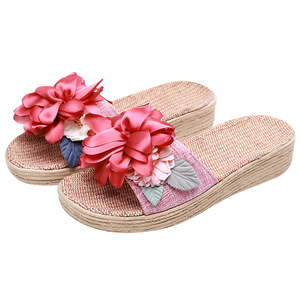 Chaussons d'été compensés à semelle épaisse en lin, motif floral, pour femme, antidérapants, légers, pour la maison - Product Image 1