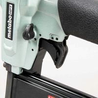 Kit cloueur pneumatique Metabo HPT Pro - Cloueur pour menuiserie, finition fine, aluminium, chargeur de clous de calibre 23, clous de 1/2 à 2 pouces, intégré