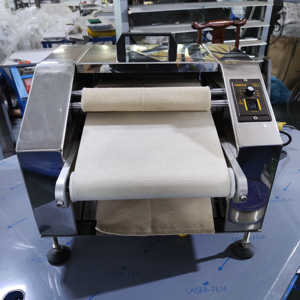 Croissant che formano il rullo di rotolamento croissant che fa la macchina per tagliare il pane piccolo croissant rolling machine - Product Image 1