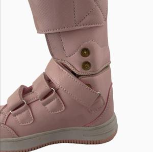 Chaussure orthopédique montante pour enfants avec fermeture pour mollets larges, zone de pied recouverte et <span class=keywords><strong>semelle</strong></span> extérieure texturée - Product Image 2