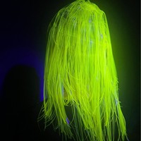 Perruque en paillettes fluorescentes douces HLC ODM pour fête verte orange rouge néon, perruque qui brille dans le noir, accessoires de cosplay, fournitures de décoration de fête