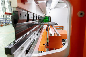 Presse plieuse RAYMAX à gorge profonde personnalisée pour presse plieuse hydraulique CNC de forme spéciale - Product Image 3