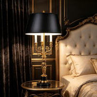 Lampe de table en laiton sculpté antique, lampe de bureau classique style chandelier, décoration intérieure haut de gamme pour villa et hôtel, lumière de table personnalisée ODM