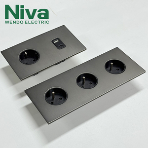 Panel de Acero Inoxidable Personalizable Niva Eunv5 Luxury con Tomacorriente Schuko + USB-A + USB-C para Pared del Hogar - Product Image 3