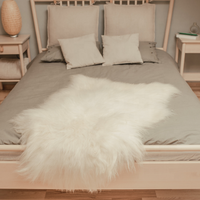 Tapis en peau de mouton islandaise blanche naturelle à poils longs. Peau de mouton incroyable. Cuir de mouton. Tapis en peau de mouton. Tapis