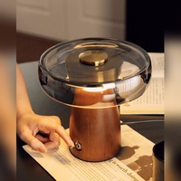 Lampe de bureau en verre soufflé artisanal moderne, base en bois massif, éclairage de lecture d'intérieur artisanal nordique pour hôtel et maison