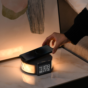 <span class=keywords><strong>Lampe</strong></span> de table à chargeur rapide sans fil 15W Design moderne écologique avec corps contemporain Base de l'ampoule E14 et fonctionnalité d'horloge - Product Image 2