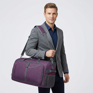 Sac de voyage de grande capacité pour le sport, la gym et les escapades de week-end, avec bandoulière réglable et plusieurs poches - Product Image 1