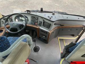 YuT0ng ZK6119 49 places Coach Bus Transmission manuelle Diesel LHD utilisé Double porte avant centrale pour les voyages touristiques longue distance - Product Image 5