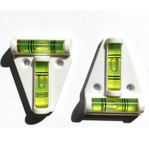 Mini <span class=keywords><strong>niveau</strong></span> à bulle 58*44*13, jauge de <span class=keywords><strong>niveau</strong></span> à bulle double face horizontale en plastique avec miroir triangulaire - Product Image 4