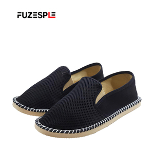 Mocasines Transpirables Color Negro Azabache para Hombre, Estilo Slip-On con Borde Trenzado, Suela Ligera, Zapatos Urbanos Cómodos, Calzado de Punto para Mujer - Product Image 1
