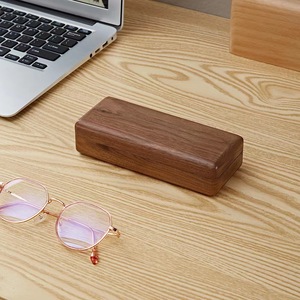 Étui à lunettes en bois à couvercle rabattable, boîte de rangement rectangulaire en bois massif pour lunettes de soleil et lunettes de vue - Product Image 4