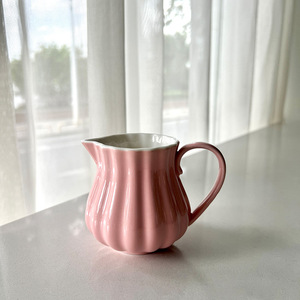 Jarra de Porcelana para Crema con Asa para Servir Leche en Cada Servicio de Café o Té, con Boquilla Anti-Goteo - Product Image 2