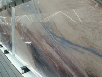 Dalles de quartzite naturel poli de qualité supérieure, fusion de marbres bleus et violets rêveux, origine Brésil