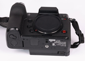 Appareil photo hybride professionnel Lumix S1H 24,2 MP 6K d'occasion à bon prix - Product Image 3