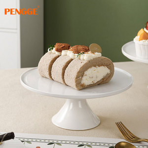 Assiettes rondes élégantes en céramique <span class=keywords><strong>blanche</strong></span> avec support sur pied, présentoir à gâteaux pour la présentation <span class=keywords><strong>de</strong></span> desserts et le thé <span class=keywords><strong>de</strong></span> l'après-midi - Product Image 5