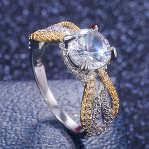 Anello in Stile Prong Tono Oro Unisex con Design Scintillante Intarsiato, Gioiello di Moda per Uso Quotidiano - Product Image 4