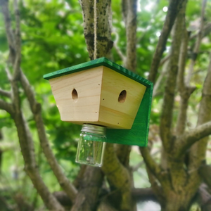 Piège à guêpes décoratif en bois naturel avec bouteille de visualisation transparente pour la maison, le jardin et la terrasse en bois, prêt à être expédié - Product Image 2