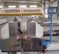 Scie à onglets professionnelle en aluminium avec opération CNC visualisée
