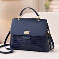 Sac à bandoulière grande capacité pour femme en PU imprimé crocodile, prêt à être expédié à l'international, avec doublure en polyester et fermeture à rabat