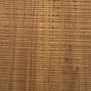 Till combina leggerezza ed eleganza, ricorda le texture di carta intrecciata per il pannello in legno impiallacciato naturale. - Product Image 2