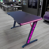 Bureau de jeu RVB moderne personnalisable Lumières LED Table d'ordinateur PC en forme de Z Design professionnel pour salle de jeu Fonction extensible