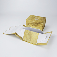 Boîte d'emballage magnétique pliable en carton rigide pour vêtements de bain et maillots de bain, avec impression de logo en feuille d'or gaufrée personnalisée