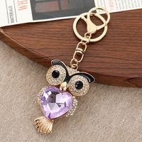 Porte-clés hibou élégant avec strass scintillants et cœur en cristal incrusté, breloque de sac à thème animal, cadeau tendance pour femmes et filles