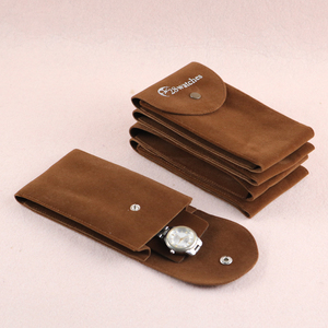 Bolsa de terciopelo personalizada con logo impreso para relojes, embalaje de regalo para joyas, sobre de gamuza con botón y soporte interior. - Product Image 2