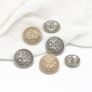 เสื้อแจ็คเก็ตผู้ชายทันสมัยและทนทาน กระดุมโลหะ กระดุมเย็บผ้าทรงกลมทำจากโลหะผสมสังกะสี พร้อมเทคนิคการชุบเคลือบ - Product Image 1