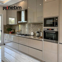 Lemari Dapur Modular Modern yang Dapat Disesuaikan dengan Lampu LED, Rak Kaca, Finishing Melamin Berkualitas Tinggi, Lemari Dapur MDF Berlapis Lacquer