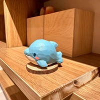 Décoration de bureau artisanale en bois de tilleul pur, figurine de baleine moderne et mignonne, style rustique, idéale pour les cadeaux d'anniversaire et de remise de diplôme