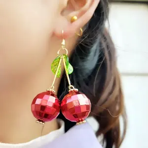 Cerises rouges et feuille verte 70s Red <span class=keywords><strong>Groovy</strong></span> 3D Discoball boucles d'oreilles pour femmes fille nouvel an miroir Disco Ball Cherry boucles d'oreilles goutte - Product Image 2