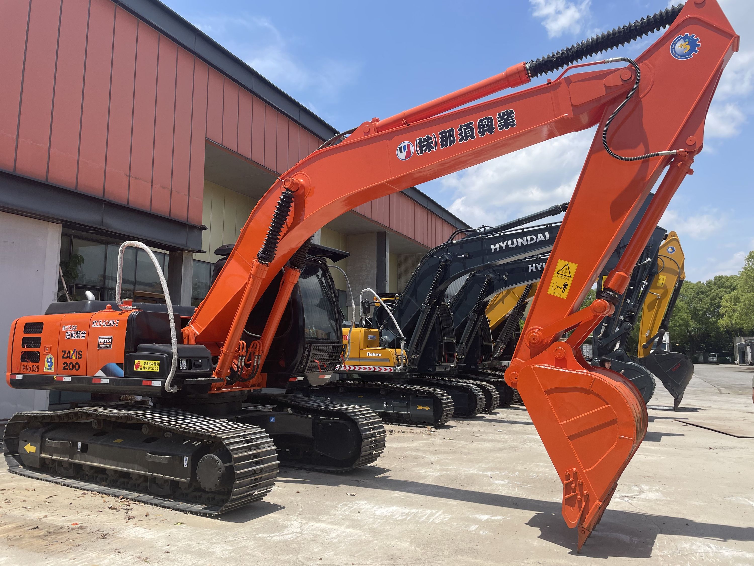 High Quality Hitachi Zaxis 200 Crawler Excavator 20 Ton Used with
