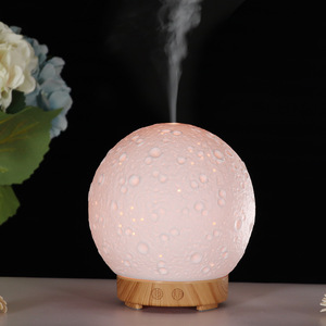Diffuseur d'arômes Lunar 0,5L, humidificateur ultrasonique avec lumière LED pour la maison et le bureau - Product Image 4