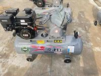 Compresseur d'air à piston à entraînement par courroie 300L de grande capacité, silencieux et sans bruit Compresseur d'air d'usine personnalisé Compresseur d'air électrique