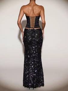 Ensemble deux pièces élégant en satin noir pour femme, avec bandeau et <span class=keywords><strong>jupe</strong></span> longue fendue à <span class=keywords><strong>sequins</strong></span>, idéal pour les invitées de mariage et les soirées cocktail - Product Image 2