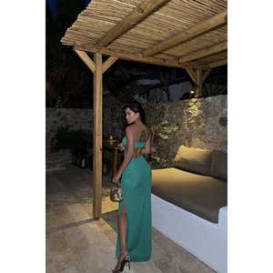 Robe de soirée en satin vert, détail dos à sequins, taille XL, maternité, coupe trapèze, fente, décolleté cœur, longueur au sol, brodée - Product Image 1
