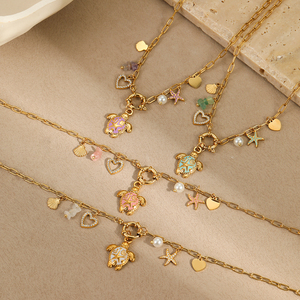 Sommerlicher Ozean-Schmuck – Süße Halskette mit Anhängern aus emaillierter Schildkröte, Seestern, Muschel, Herz und Naturstein – Geschenk für Mädchen – Edelstahl - Product Image 2
