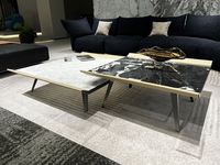Ensemble de table basse en pierre de cristal noir et blanc de luxe - forme carrée. Style italien haut de gamme pour salon et usage domestique.