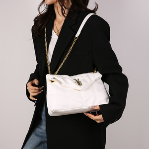 <span class=keywords><strong>Sac</strong></span> bandoulière matelassé texturé haut de gamme pour femme, style 2026, avec fermeture éclair à chaîne, pour le marché international - Product Image 2