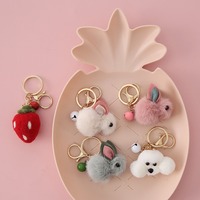 Dessin animé fausse fourrure peluche lapin fraise Teddy poupée doux personnalisé Mini petits animaux jouets avec porte-clés en gros Sleutelhanger