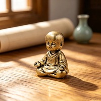 1 pieza Monje pequeño de latón sentado, Adorno lindo, Artesanía creativa para escritorio, Adorno antiguo de gran venta al por mayor