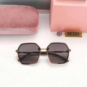 Lunettes de soleil de designer pour femmes avec verres polarisants HD Monture interne de luxe en métal de haute qualité dans les styles de mode rouge bleu rose - Product Image 6