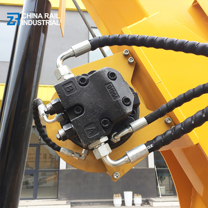 La gru cingolata da 8 tonnellate è disponibile nella versione spider crane con cestello, rendendo IT la scelta ideale per operazioni ad alta quota. - Product Image 4