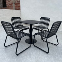 Ensemble de salon de jardin en rotin tressé, trois pièces, style moderne et simple, avec chaise et table mobiles, résistant à l'eau